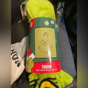 Green Grinch Throw Blanket